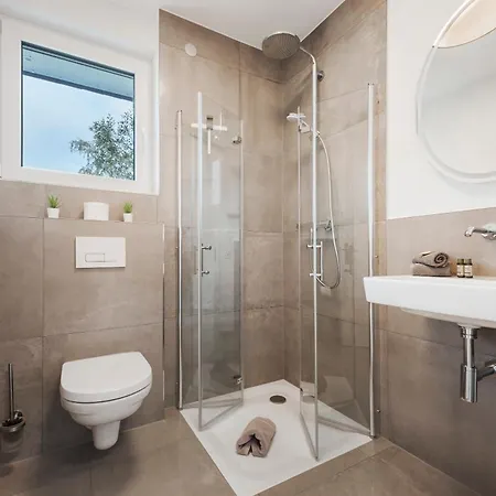 Egge 7e Mit Whirpool U Sauna * Altenbeken